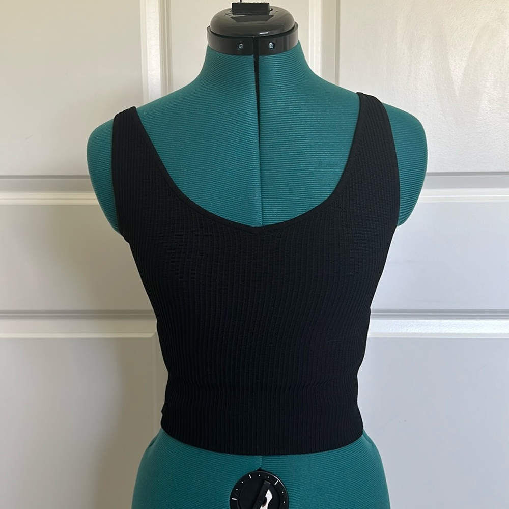 Aritzia Sculpt Knit Double V Neck Tank